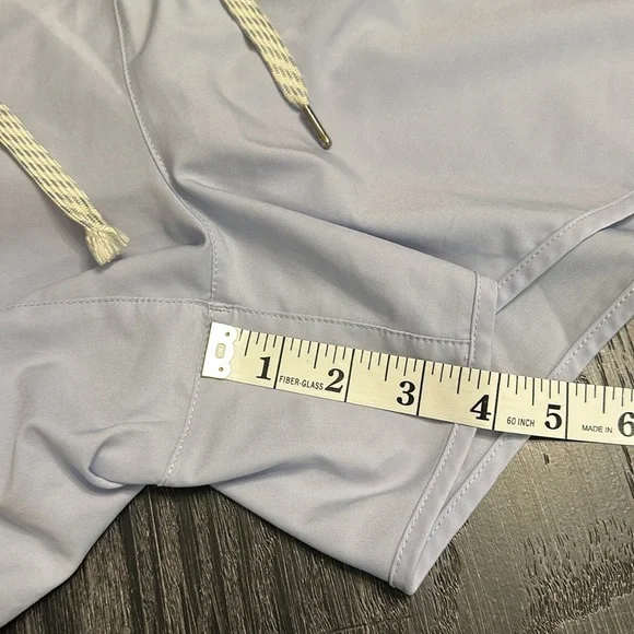 Vuori Women’s Clementine Short 2.0 4” Inseam in Periwinkle, Size Large - Picture 10 of 14